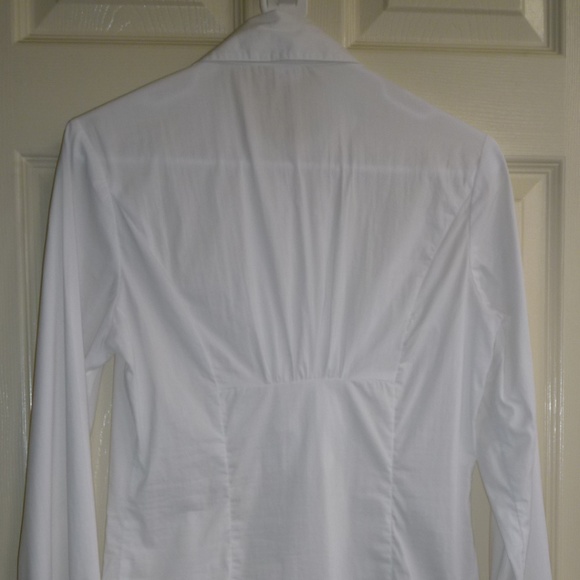 Mac & Jac White Ruffle 3/4 Button Down Blouse - Picture 6 of 8